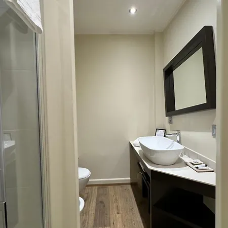 Hotel Townhouse 33 4*
