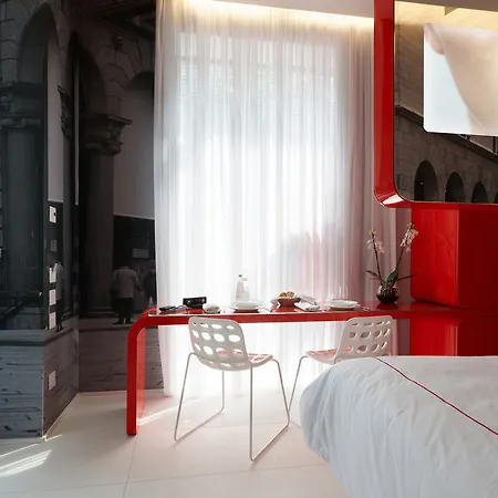 Townhouse 33 Hotell 4*